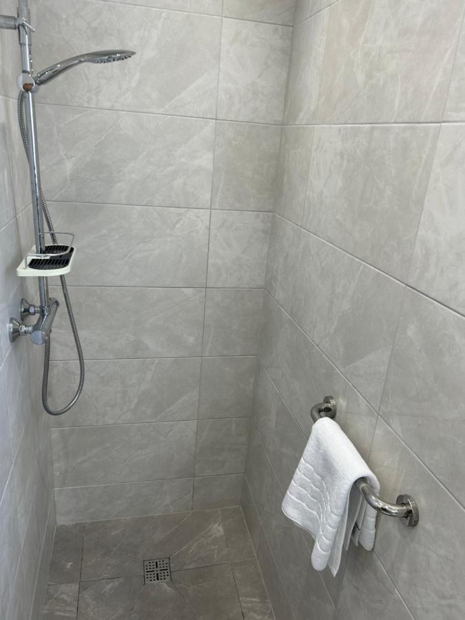 צ'יצ'סטר Studio 33 מראה חיצוני תמונה